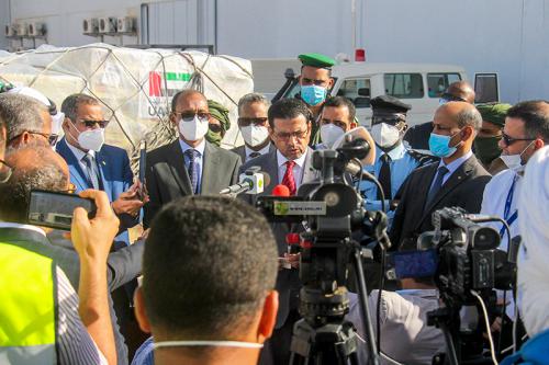 Photo de Le ministre de la Santé supervisé une réception d’un  matériel médical des Émirats Arabes Unis