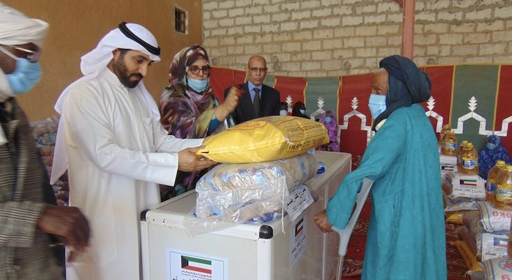 Photo de L’ambassade du Koweït à Nouakchott lance une opération de distribution « d’Iftar » à 1300 familles mauritaniennes