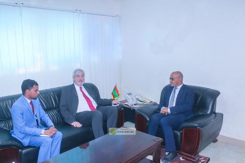 Photo de Le ministre des Pêches s’entretient avec l’ambassadeur sud-africain