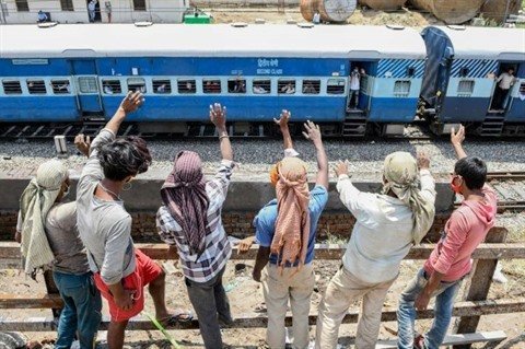 Photo de L’Inde va faire redémarrer « progressivement » ses trains