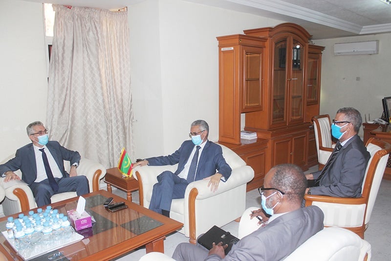 Photo de Le Délégué Général à la Solidarité Nationale et à la Lutte contre l’Exclusion « TAAZOUR » reçoit l’Ambassadeur de France en Mauritanie