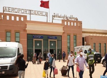Photo de Arrivée à l’aéroport de Dakhla de 151 Marocains rapatriés de Mauritanie
