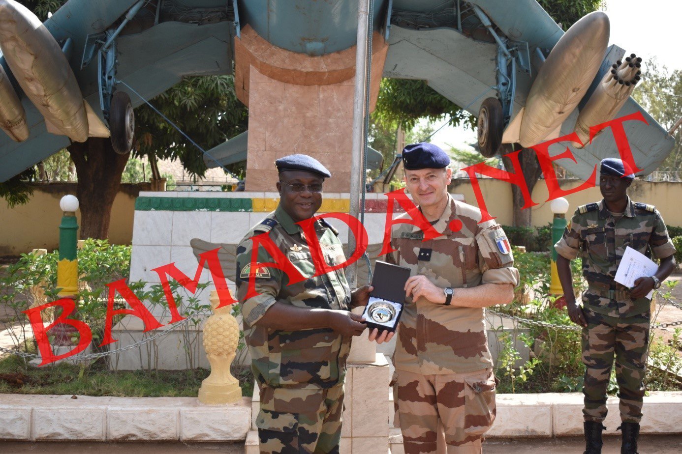 colonel souleymane doucoure chef etat major general armee malienne air arienne general marsac fama militaire soldat francaise barkhane serval sahel medaille