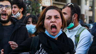 des manifestants contre le gouvernement le 19 janvier 2021 a sfax dans l est de la tunisie 63521454