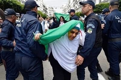 Photo de Reprise des manifestations du vendredi en Algérie par le Hirak