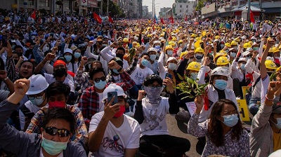 Photo de Birmanie: des milliers de manifestants bravent la junte