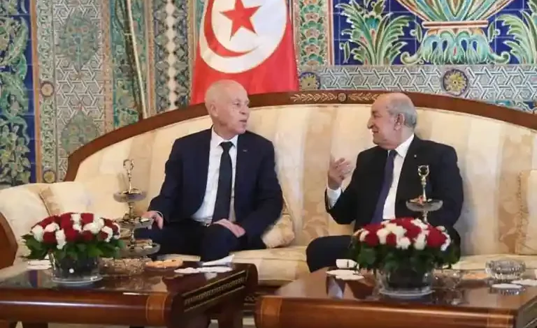 Photo de Entretien téléphonique entre le président de la République et son homologue tunisien