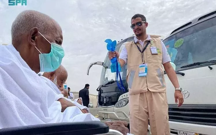Les pèlerins, qui ont été amenés des hôpitaux pour effectuer les rituels du Haj.