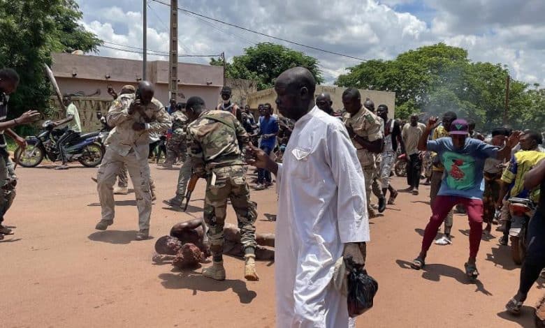Photo de Au Mali, au moins quinze soldats et trois civils tués dans des attaques coordonnées