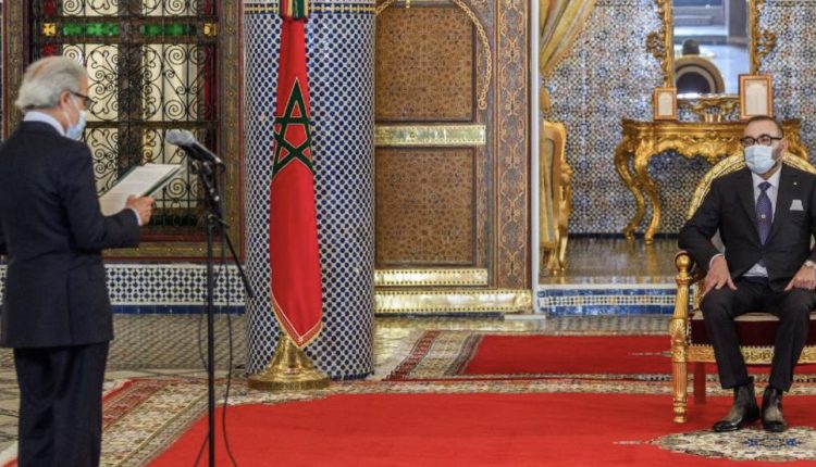 Photo de Le Roi Mohammed VI reçoit Wali Bank Al-Maghrib