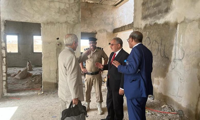 Le Délégué général de Taazour visite une école en construction