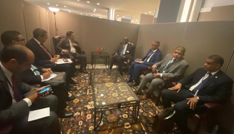 Photo de Le MAE rencontre séparément ses homologues marocain et algérien
