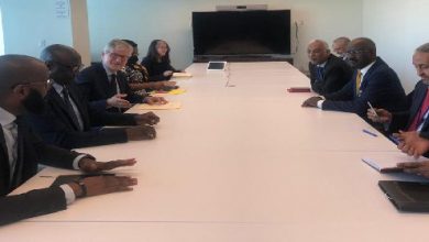 Photo de Le ministre des Affaires étrangères s’entretient avec le secrétaire général adjoint des NU