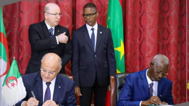 Photo de Le Ministre de l’Emploi et de la Formation Professionnelle signe avec son homologue algérien une convention de coopération