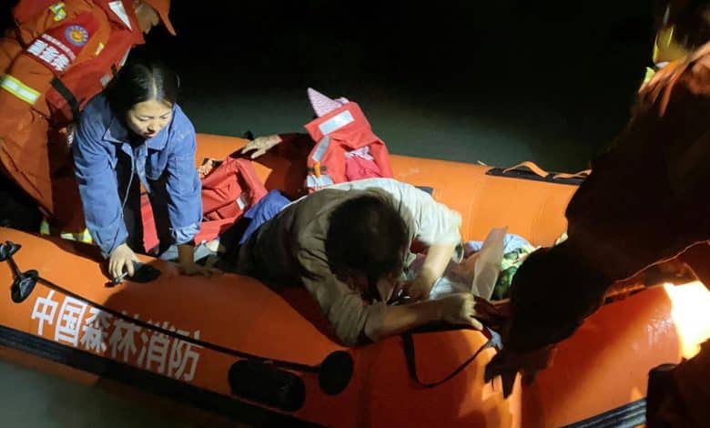 Photo de Séisme en Chine: au moins 66 morts, armée et pompiers mobilisés