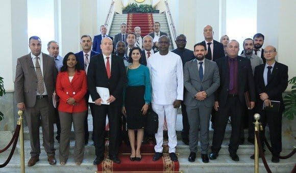 des membres du Parlement algérien et des experts de la Commission de l'UA