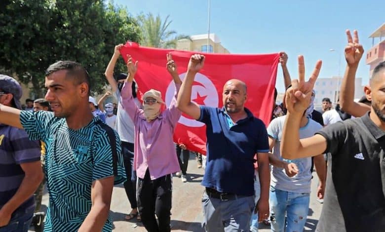 Photo de En Tunisie, « le régime se durcit pour se maintenir au pouvoir et ne pourra que se raidir encore »