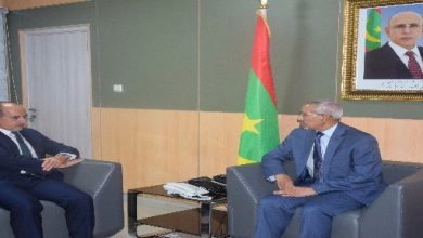 Photo de Le ministre de la Défense nationale reçoit l’ambassadeur de France