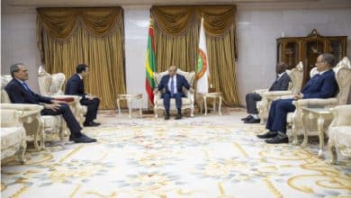 Photo de Le Président de la République reçoit un message écrit du Roi du Maroc.