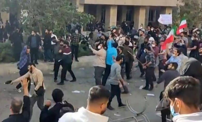 Iran : les manifestations se poursuivent en dépit de la répression