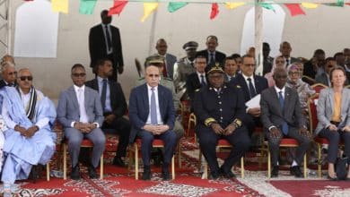 Photo de Le Président inaugure l’École des Bâtiments et Travaux publics.