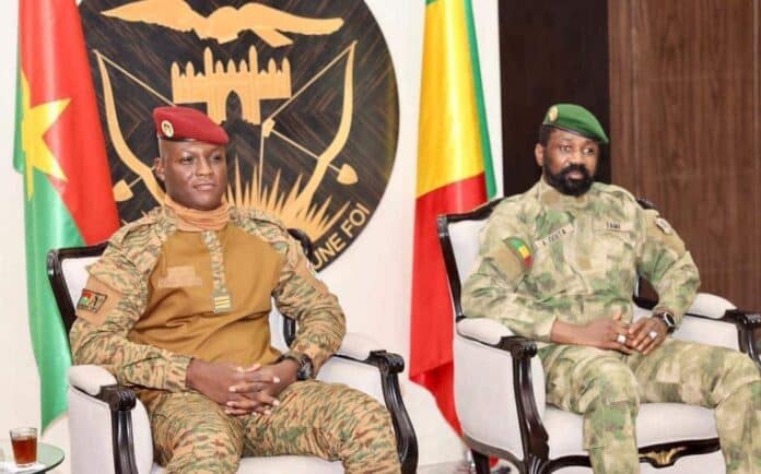 Le président de transition du Burkina Faso effectue une brève visite au Mali