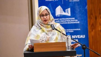 Photo de La Première Dame souligne que de nombreux obstacles empêchent la femme d’accéder au monde numérique