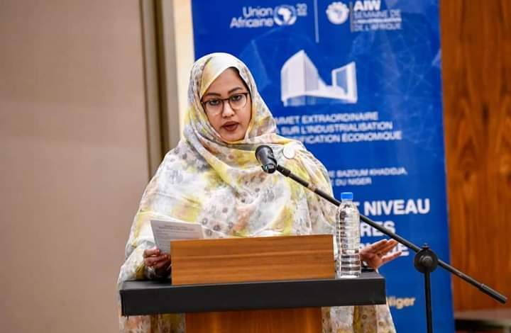 La Première Dame souligne que de nombreux obstacles empêchent la femme d’accéder au monde numérique
