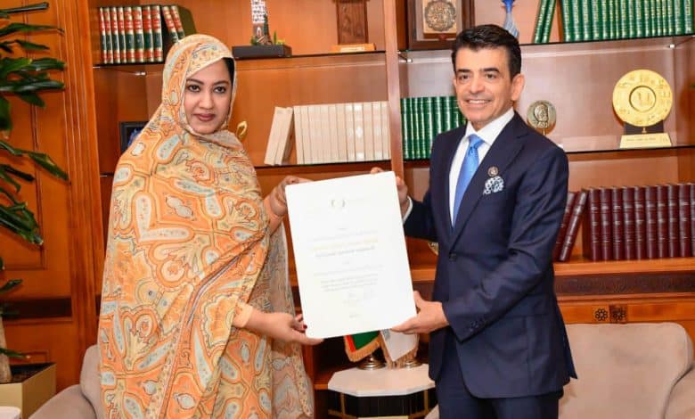 Photo de La première dame de Mauritanie en visite à L’ISESCO au Maroc