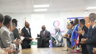 Photo de Signature des accords avec les principaux acteurs du système entrepreneurial.