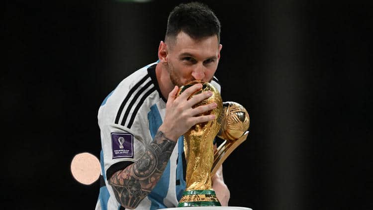 Photo de Coupe du monde 2022 : Lionel Messi sacré meilleur joueur de la compétition, Kylian Mbappé meilleur buteur
