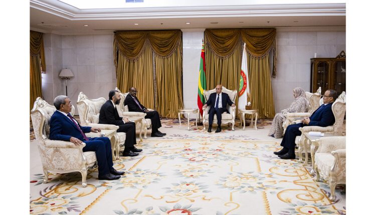 Photo de Le président de la République reçoit les chefs des délégations participant au 2e Forum régional