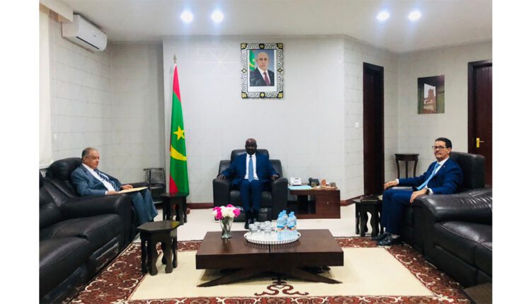 Le ministre des Affaires étrangères reçoit séparément les ambassadeurs d’Algérie et du Maroc