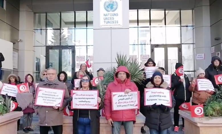 Abir Moussi et ses sympathisants encerclent le siège des Nations unies à Tunis