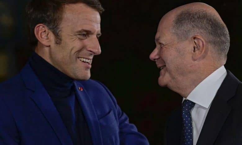 Macron et Scholz tentent d’afficher l’image d’un couple franco-allemand amoureux