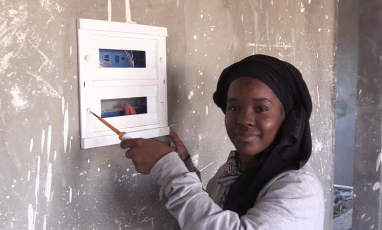 Mauritanie: à la rencontre de Djelika Kelly, une électricienne du bâtiment qui tord le cou aux préjugés