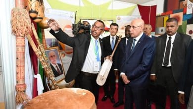 Photo de Le Président de la République visite les expositions de Nouakchott