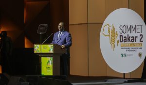 Ouvrant le sommet, le Président sénégalais M. Macky Sall a souligné la nécessité pour l’Afrique d’assurer la souveraineté alimentaire