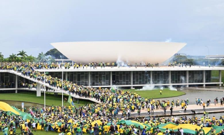 Brésil : des bolsonaristes envahissent le Congrès, le Palais présidentiel et la Cour suprême