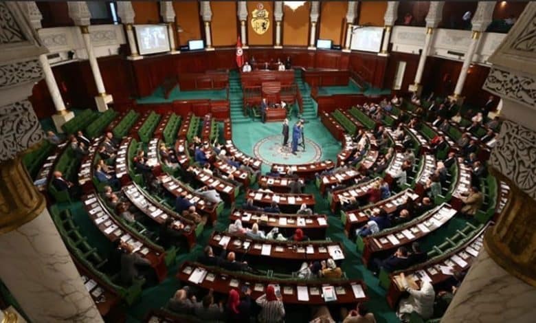 Photo de Comment le parlement peut dévier de son rôle initial ?