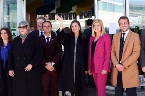 Photo de La ministre représente la Première Dame au Forum en Espagne