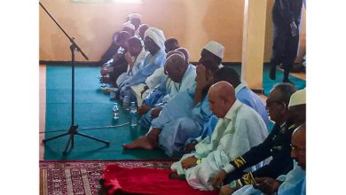 Photo de Le Président visite après la prière, la tombe d’El Hadj Mahmoud Ba