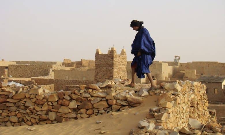 Chinguetti, perle de l’Adrar mauritanien, est partiellement ensevelie dans les sables © SGrandadam