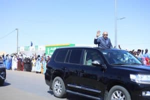 Le président de la République est chaleureusement accueilli par la foule à son arrivée à Nema