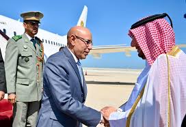 Le Président mauritanien arrive à Doha.