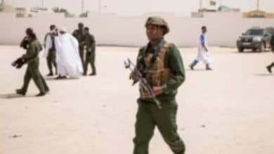 Photo de Les autorités mauritaniennes lèvent les barrières devant la prison centrale.