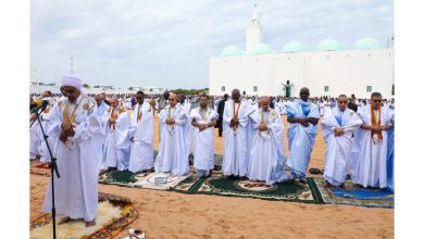 Photo de Le président de la République effectue la prière de l’Aïd al-Fitr