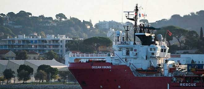 Photo de L’Ocean Viking sauve 92 migrants en Méditerranée.