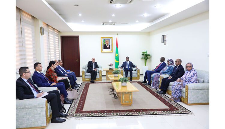 Le Premier ministre s'entretient avec Ahmed Attaf, envoyé spécial du président algérien