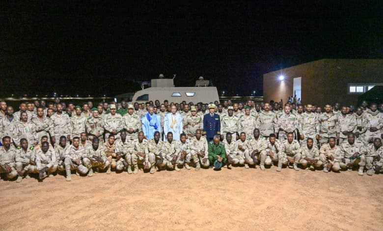 Le président de la République participe à l'Iftar avec des soldats à la frontière du pays